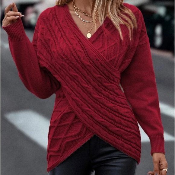 Delilah Wear Sweaters - New V neck crossover cable knit sweater